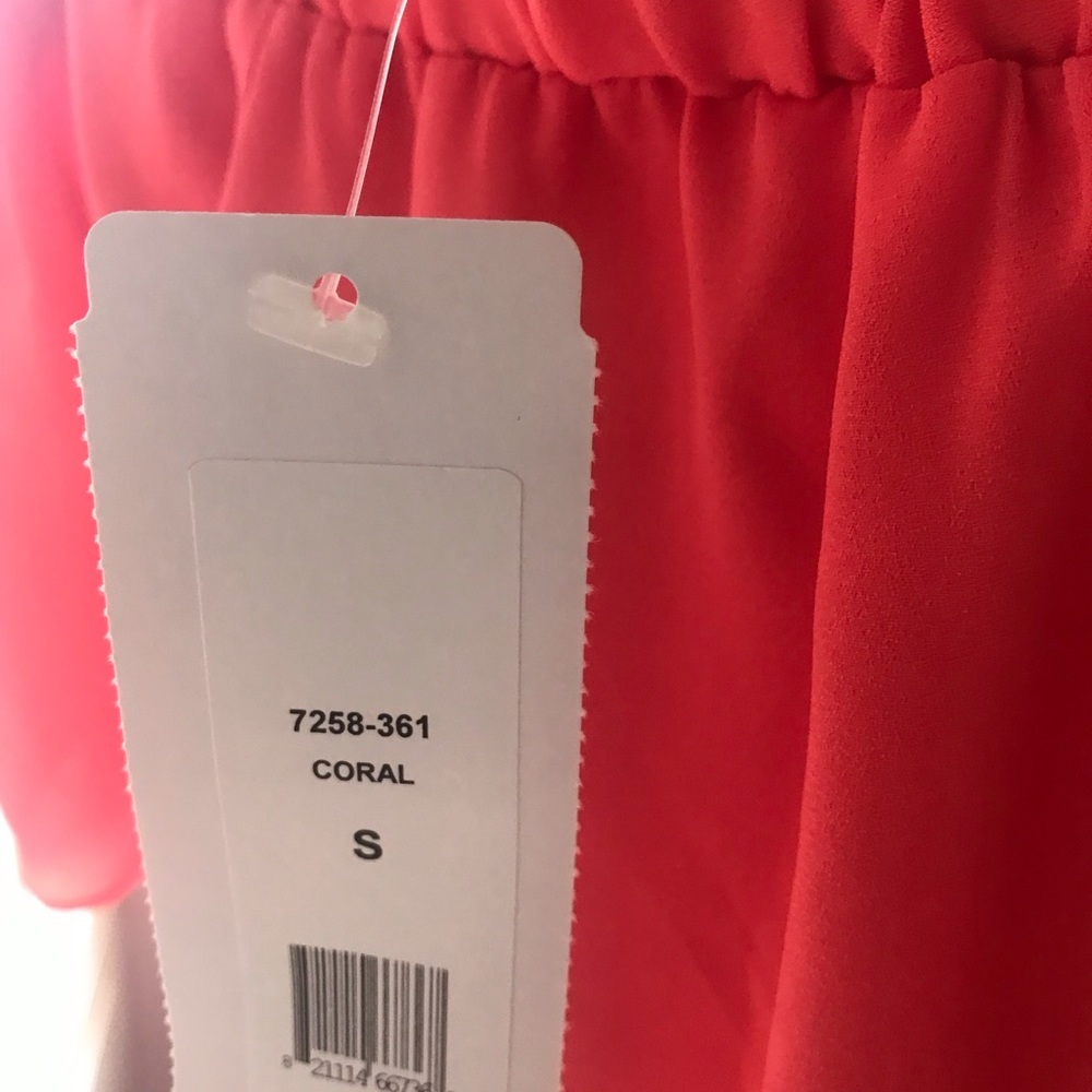 Alex and Alex NWT Coral OFF OR ON SHOULDER ROMPER - Picture 3 of 8